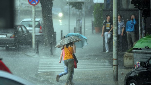 Stiže nevrijeme – Obilne padavine, grad i oluja pogodiće Srbiju