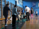 Studenti sporta vežbaju sa decom sa autizmom
