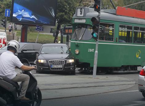 Sudar auta Vlade Srbije i tramvaja - ima povređenih!
