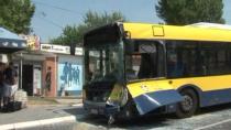  Sudar dva autobusa GSP i automobila, povređena četiri putnika
