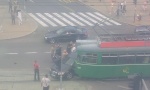 Sudar tramvaja i Vladinog vozila, dve osobe povređene