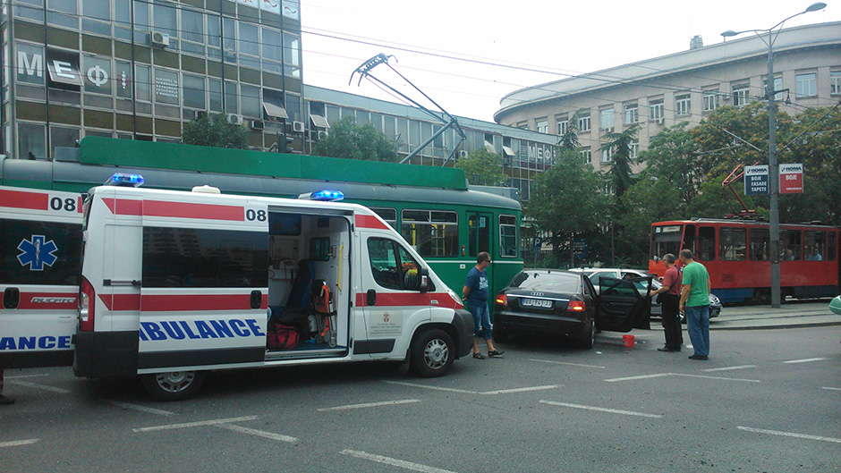 Sudar tramvaja i automobila u centru Beograda