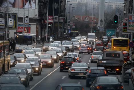 Sudar tramvaja i automobila usporio saobraćaj na Novom Beogradu, u Terazijskom tunelu gužva