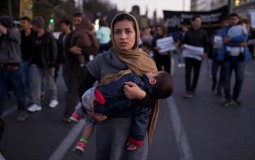 
					Sukob izbeglica u luci Pirej, osmoro povređeno 
					
									