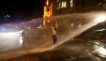 Suzavac i vodeni topovi na demonstrante u Bejrutu