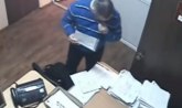 Sve za klijenta: Sigurnosne kamere snimile skandalozno ponašanje ruskog advokata