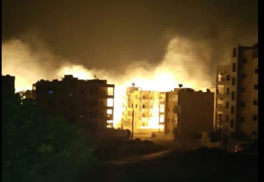 Svete se zbog poraza u Halepu: Asadova vojska spaljuje grad Idlib fosfornim bombama (VIDEO)