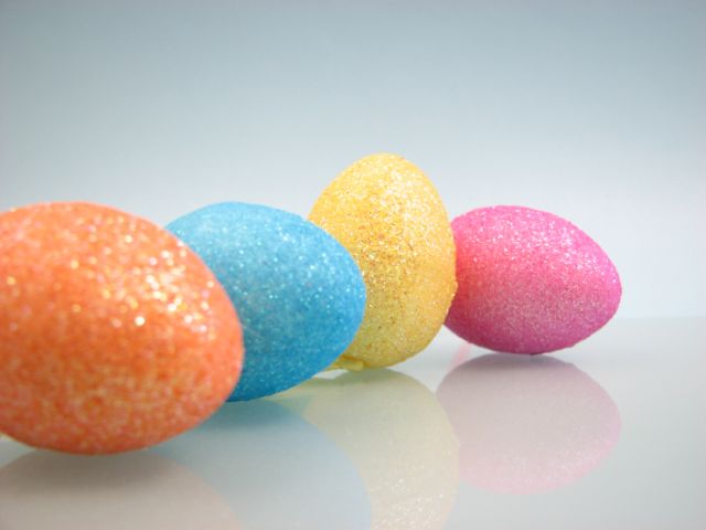 Svetlucava praznična trpeza: Uskršnja jaja sa šljokicama