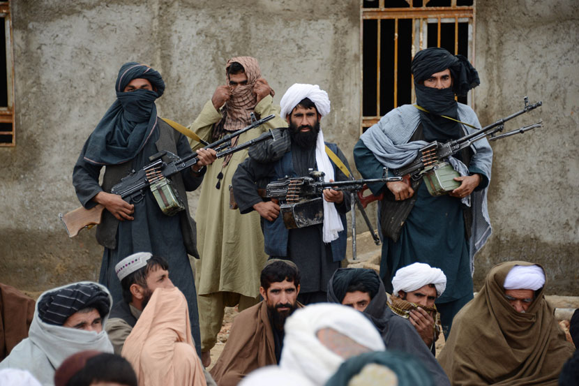 TALIBANI KIDNAPOVALI 200 LJUDI: Drže ih zarobljene, ima i mrtvih žena i dece!