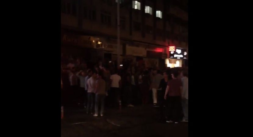 TURCI SLAVE PAD ERDOGANA: Skandiranje i slavlje u centru Istanbula! (VIDEO)