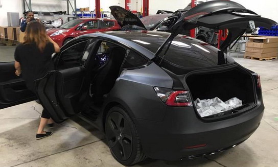 Tesla Model 3: Uhvaćen automobil koji će promeniti svet