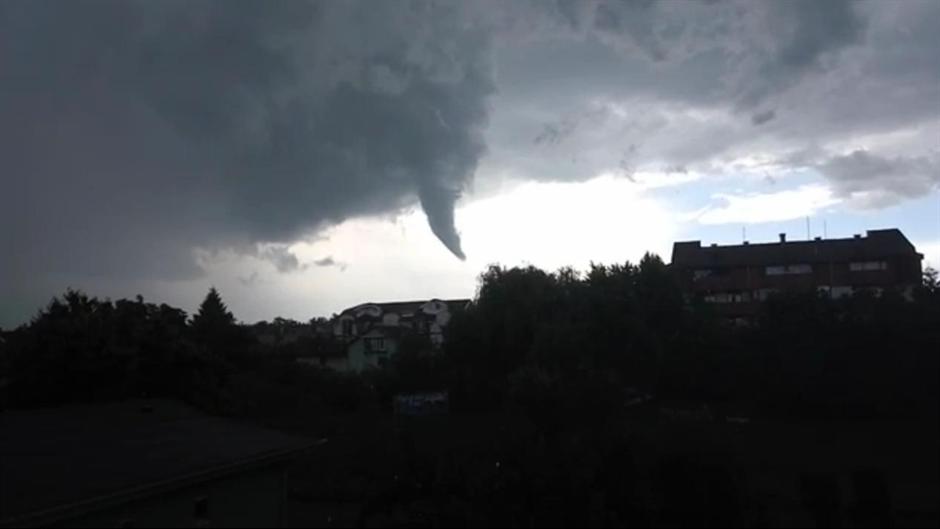 Tornado u Jagodini, oštećeno 35 kuća (VIDEO)