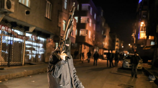 Tri bombaška napada u Turskoj, poginulo pet policajaca i vojnika