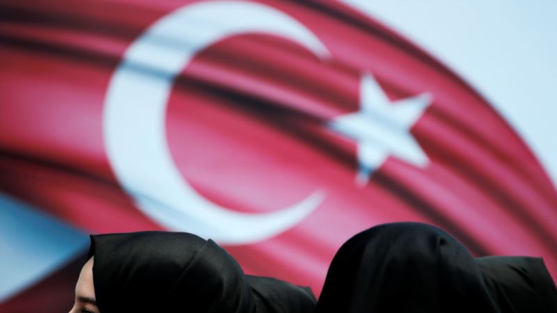 Turska: Otpušteno 1. 557 dekana i 21.000 nastavnika 