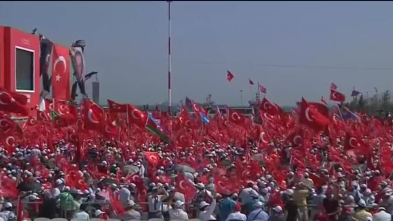 Turska: Stotine hiljada ljudi na skupu podrške Erdoganu 