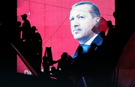 Turska: Zatvoreno više od 130 medijskih kuća, otpušteno 2.400 pripadnika vojske