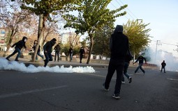 
					U Dijarbakiru sukobi policije i demonstranata 
					
									