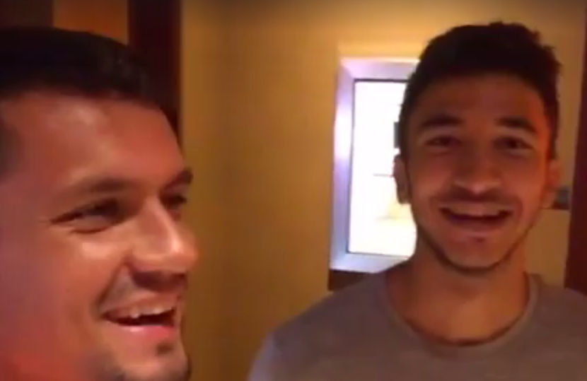U Liverpulu složna braća: Grujić i Lovren vas vode kroz klupski hotel (VIDEO)