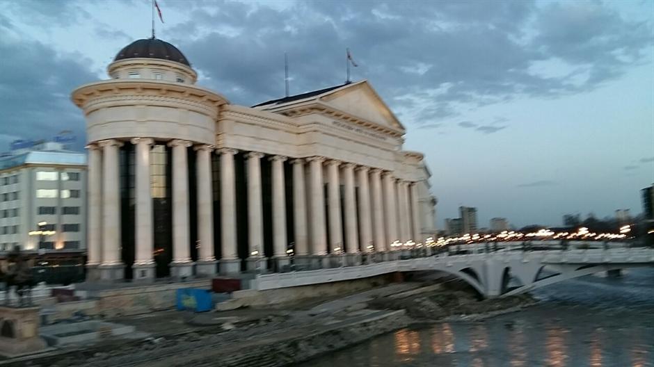 U Skoplju preko noći nikli spomenici Albancima