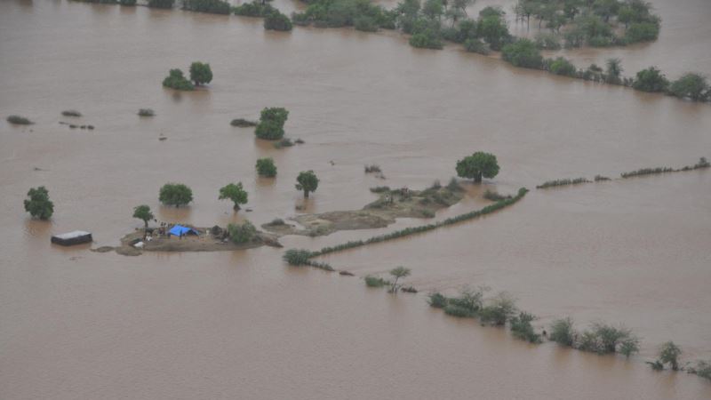 U poplavama i klizištima u Indiji i Nepalu stradalo devedeset osoba