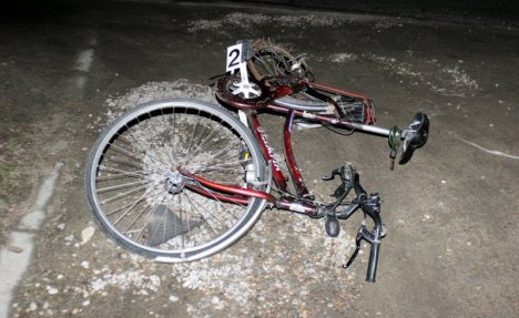 UDES: Bahati vozač naleteo na biciklistu (21)
