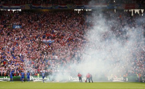 UEFA KRIVA ZA INCIDENTE: Francuzi optužili Evropsku kuću fudbala za haos na meču Hrvatska - Češka