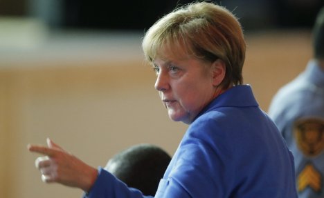 UVREDLJIVA PORUKA: Svinjska glava nađena ispred rezidencije Merkelove