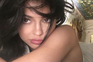 Uobražena Kylie Jenner: Prijateljima je muka od njene narcisoidnosti
