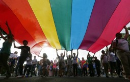
					Ustavni sud Češke ukinuo zabranu homoseksualnim parovima da usvajaju decu 
					
									