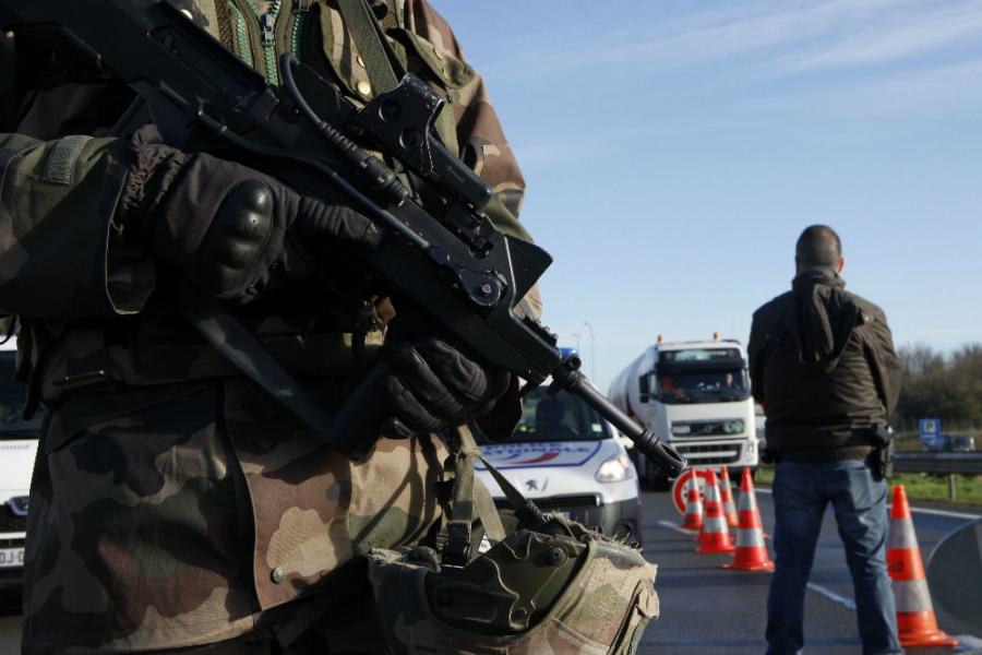 Uz povike ‘ISIL’ napadnut učitelj u Parizu