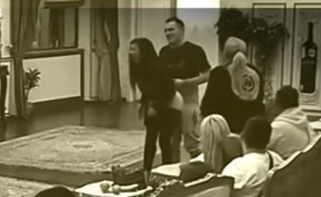 (VIDEO 18+) AKCIJA U PAROVIMA: Anamarija skinula gaćice, a Gastoz ju je uhvatio otpozadi
