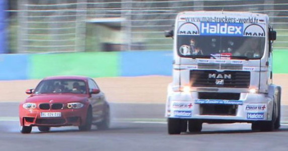 VIDEO: BMW 1M Coupe protiv trkačkog MAN kamiona