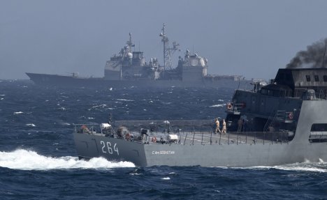 (VIDEO) BORBA TITANA: Sukob ruske nuklearne krstarice i američkog bojnog broda!