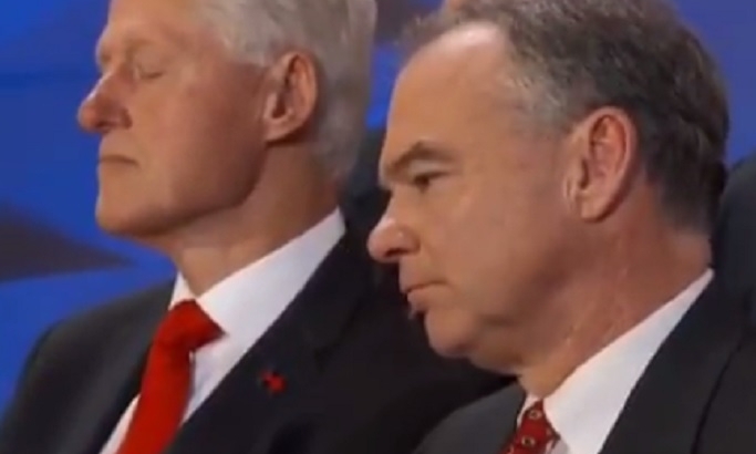 VIDEO: Bil Klinton zaspao dok je Hilari držala govor