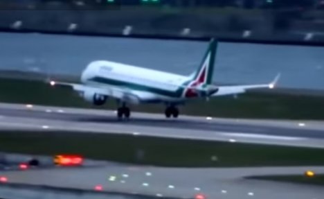 (VIDEO) HOROR U LONDONU, PUTNICI UMRLI OD STRAHA: Vetar oduvao avion sa piste!