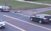 (VIDEO) FILMSKA AKCIJA: Devojka iskočila iz kola u pokretu nakon što je oteta