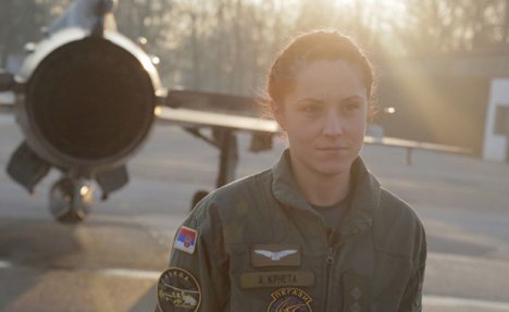 (VIDEO) Gospodarica srpskog neba: Anja Krneta je jedina žena pilot u Vojsci Srbije 