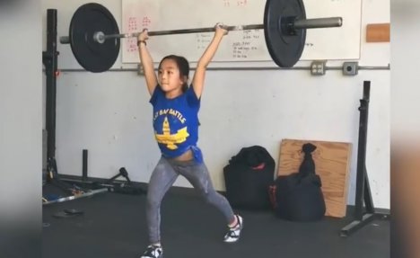(VIDEO) HERKULES U MALOM PAKOVANJU: Ova 11-godišnja devojčica je snažnija od većine muškaraca