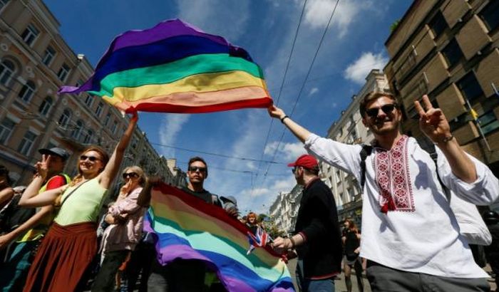 VIDEO: Hiljadu učesnika na gej paradi u Kijevu