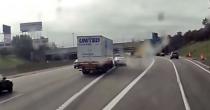 VIDEO: Isekao kamion i napravio totalni haos na autoputu