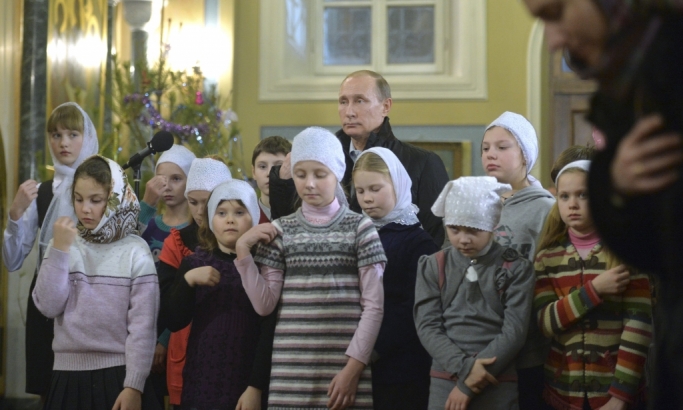 VIDEO: Kako je Putin iznenadio prisutne dolaskom u seosku crkvu na liturgiju