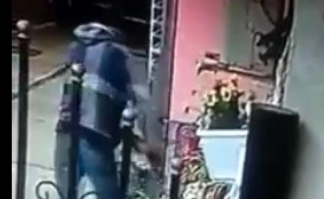 (VIDEO) KOME JE NESTAO DEČIJI BICIKL: Sigurnosne kamere snimile krađu u centru Obrenovca