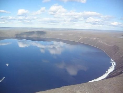 VIDEO: Krater pun kristalno čiste vode vidi se iz svemira