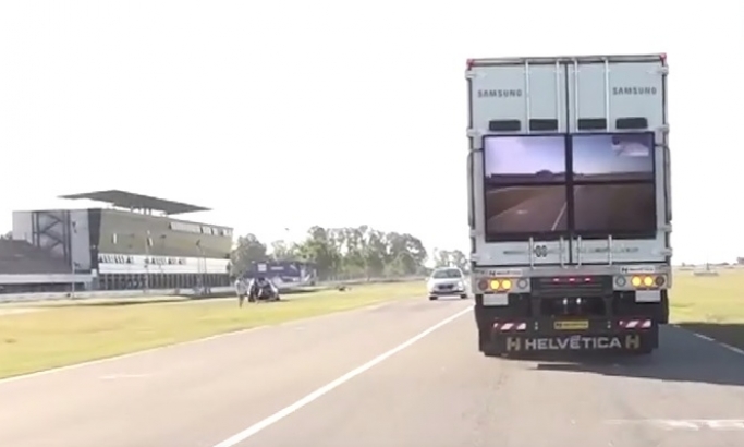 VIDEO: Krenuo je da obilazi kamion, kad ono...