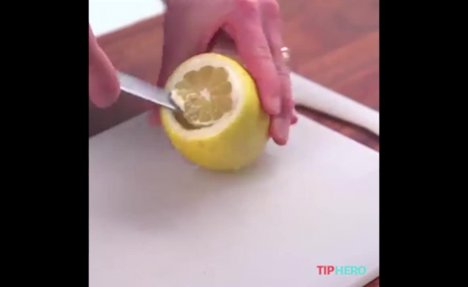(VIDEO) LAGANA LETNJA POSLASTICA: Zamirišite kuću aromatičnim sufleom od limuna