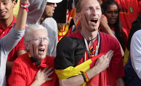 (VIDEO) NESVAKIDAŠNJI TRENUTAK: Belgijski navijači čestitali Velšanima prolaz u polufinale