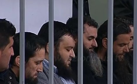 (VIDEO) OSUĐENA I TRI IMAMA: Robija za 9 islamista koji su regrutovali džihadiste u Albaniji