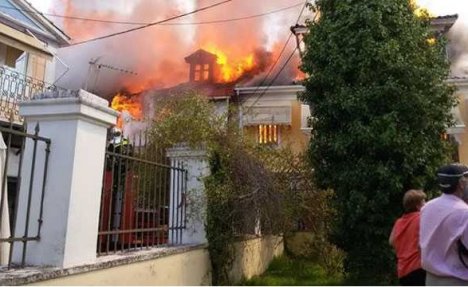 (VIDEO) POŽAR NA LEFKADI: Izgorelo deset kuća u omiljenom letovalištu Srba! 