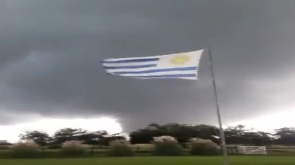 VIDEO: Poginulo četvoro u udaru tornada u Urugvaju
