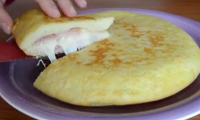 VIDEO: Probajte i vi slasnu pitu iz tiganja, bićete oduševljeni